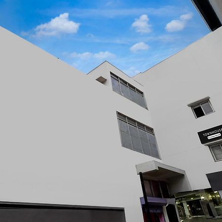 Super Townhouse Arcot Road Near Kauvery Hospital شيناي المظهر الخارجي الصورة