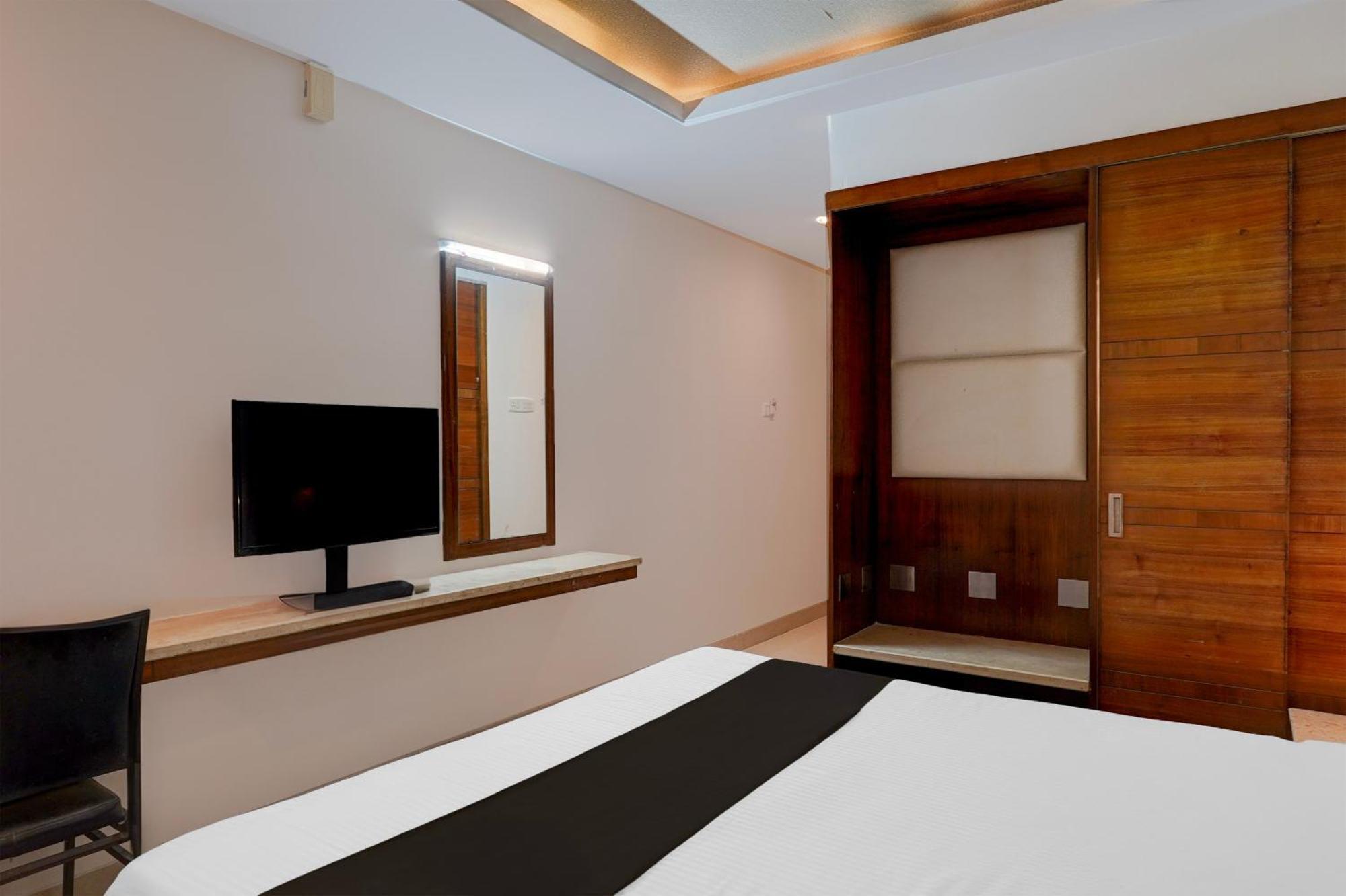 Super Townhouse Arcot Road Near Kauvery Hospital شيناي المظهر الخارجي الصورة